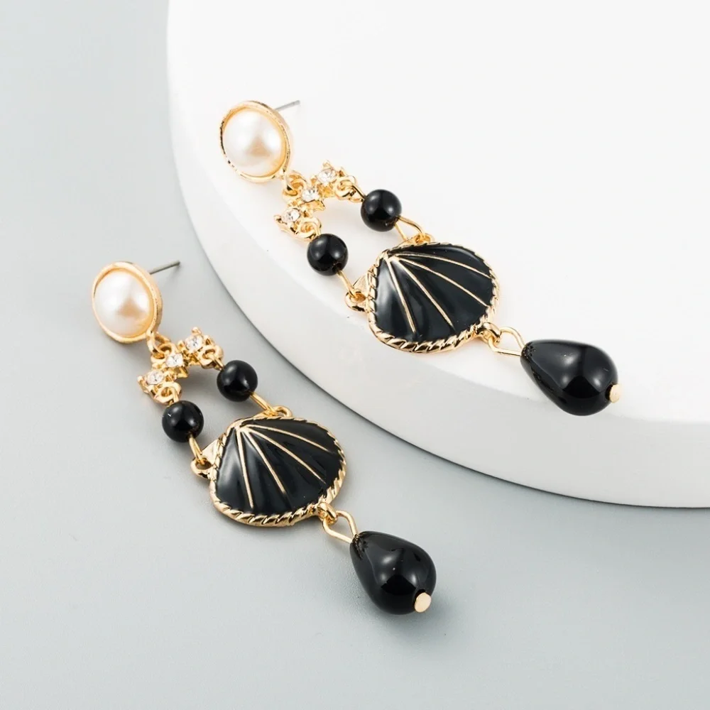 *BRITTANY* Gold x Black Shell Fashion Earrings